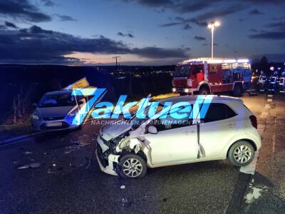 Schwerer Kreuzungsunfall B27 bei Kirchheim Neckar - zwei Personen verletzt, eine davon schwer 