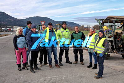 Bauernproteste: Blockade der Autobahnauffahrt Piding und anderswo, Bauern geben jedoch für hochschwangere Straße frei 