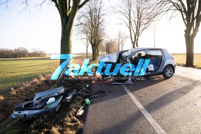 19-Jähriger schwerst Verletzt - Feuerwehr muss ihn aus Auto retten