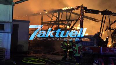 Großbrand in Zimmerei -  Millionenschaden mehrere Autos und Nachbargebäude ebenfalls betroffen - Flammen kilometerweit sichtbar