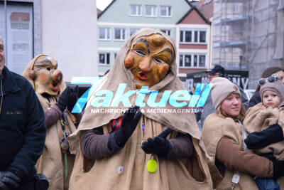 Närrischer Wochenmarkt auf dem Marktplatz Bad Cannstatt - Stuttgarter Fasching steuert auf Höhepunkt zu