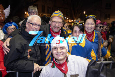 Kübelesrennen auf dem Marktplatz Bad Cannstatt lockt zahlreiche Narren