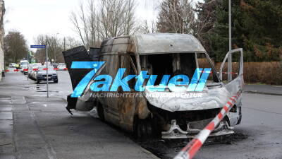 Mehrere LKW und Transporter brennen in Leipzig - Feuer greift auf mehrere Lastwagen über - Brandstifter am Werk?