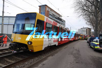 Verheerender Stadtbahn-Crash: Stadtbahn kollidiert mit stehendem Zug - eine Person reanimiert - 15 Personen teils schwer verletzt