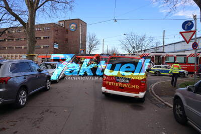 Verheerender Stadtbahn-Crash: Stadtbahn kollidiert mit stehendem Zug - eine Person reanimiert - 15 Personen teils schwer verletzt