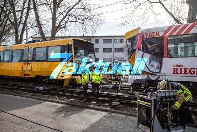Verheerender Stadtbahn-Crash: Stadtbahn kollidiert mit stehendem Zug - eine Person reanimiert - 15 Personen teils schwer verletzt