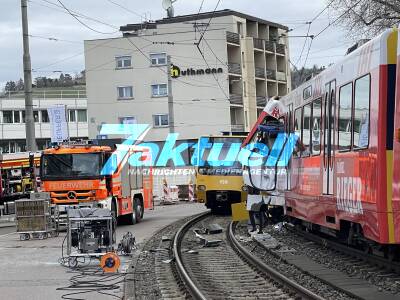 Verheerender Stadtbahn-Crash: Stadtbahn kollidiert mit stehendem Zug - eine Person reanimiert - 15 Personen teils schwer verletzt