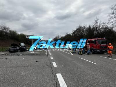 Erneut dramatischer Unfall an der Kaufland-Kreuzung: Zwei Tote, Ford kracht mit voller Wucht seitlich in Kia - die Kia-Insassen kommen ums Leben, zwei Leichtverletzte im Ford