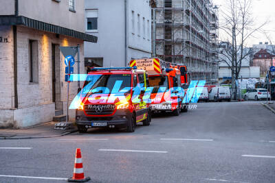 Buttersäure im Treppenraum - Bewohnerin alarmiert Feuerwehr aufgrund stechenden Geruchs