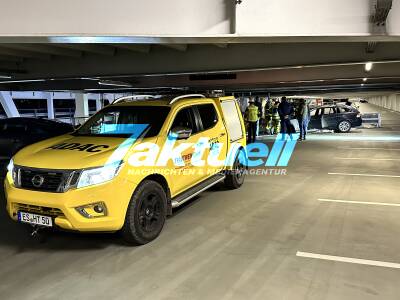  Autobrand im Boschparkhaus - A8: Supergau im Berufsverkehr - Vollsperrung der BAB 8 am Flughafen in beiden Fahrtrichtungen