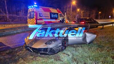 Lamborghini auf Bundesstraße geschrottet! - Unfall auf B2 in Leipzig - Luxussportwagen ist nur noch Schrott