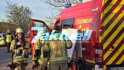 Lagerhalle mit Altreifen in Vollbrand - große Rauchentwicklung - Sperrung der B39 bei Altlußheim 