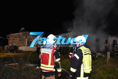 Brand in Kuhstall - Feuerwehr kämpft gegen Flammen in Müncheberg