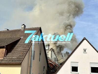 Großbrand in Altstadt von Waldenbuch - Feuer von historischem Haus greift auf weiteres Fachwerkhaus über - 1 Hund tot