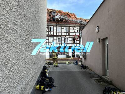 Großbrand in Altstadt von Waldenbuch - Feuer von historischem Haus greift auf weiteres Fachwerkhaus über - 1 Hund tot