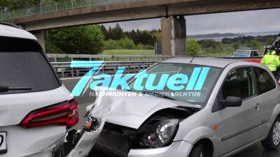 Rutschbahn auf Autobahn: Massenkarambolage bei Eisregen: A8 am Chiemsee: 9 Fahrzeuge, ca 250.000€ Schaden, Großalarm für Rettungskräfte 