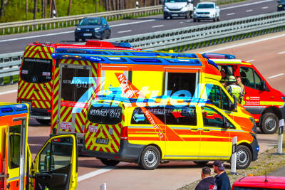 Massenanfall von Verletzten bei Unfall auf A10 - Drei Kilometer Stau auf dem Berliner Ring - Frau verstorben