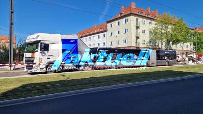 ÜBUNG! Bus kracht in Gefahrgut LKW - Großalarm in Halle (Saale) - Einsatzübung für über hundert Einsatzkräfte