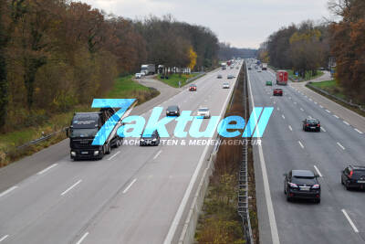 Frei Fahrt auf der A5 bei Bruchsal - Karlsruhe - auf beiden Fahrtrichtungen Baustelle weg