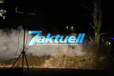 Strohballen in Unterstand fangen Feuer -Tiere können rechtzeitig in Sicherheit gebracht werden