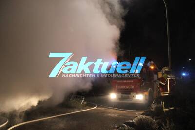 Gebäudevollbrand in Althütte - Brand von Carport, Pkws und Hauswand