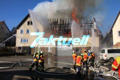 Dachstuhlbrand zerstört am Neujahrstag altes Bauernhaus in Gomadingen