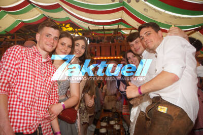 Das Stuttgarter Frühlingsfest am 2. Frühlingsfest-Freitag.