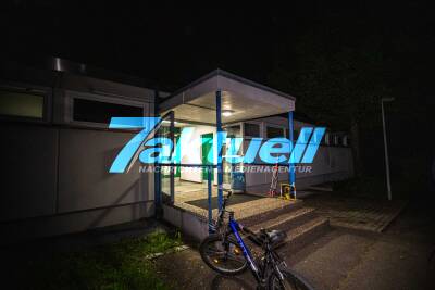13-Jährige Kinder durch Sporthallendach 8 Meter tief abgestürzt: 3 Rettungshubschrauber im Einsatz - Mehrere Schwerverletzte