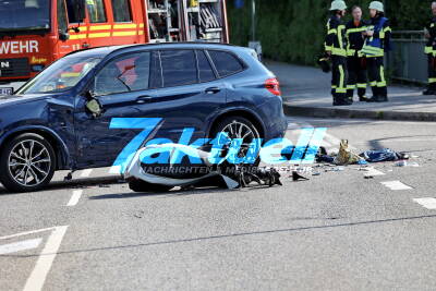 Ampel ausgefallen: SUV Fahrerin nimmt Roller Fahrer Vorfahrt - 51 Jähriger wird lebensgefährlich verletzt. 