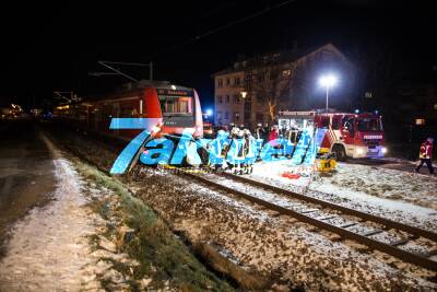 Zug erfasst PKW an Bahnübergang in Waibstadt bei Sinsheim - 52 Jähriger tödlich verletzt