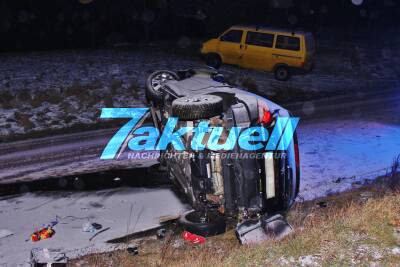 Schwerer Verkerhsunfall auf der L1127 - Fahrzeug überschlägt sich - 2 Verletzte