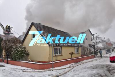 Gebäudevollbrand in Lingenfeld bei eisigen Temperaturen