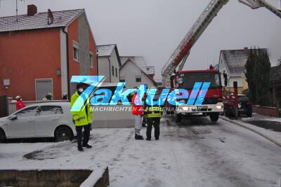 Gebäudevollbrand in Lingenfeld bei eisigen Temperaturen