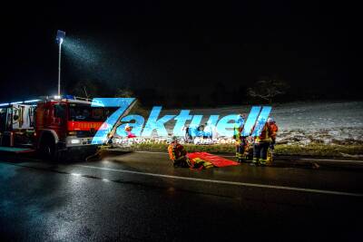 Schwerer Unfall auf B14: PKW Überschlägt sich mehrfach - Frau schwer verletzt von Feuerwehr gerettet