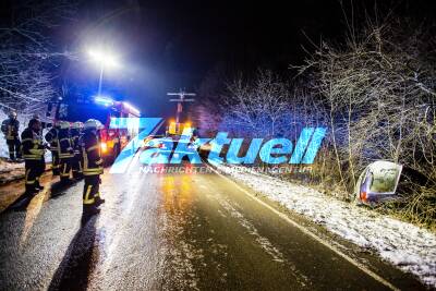 Glätteunfall - Rettungskräfte finden leeres Fahrzeug  - 2 Insassen flüchtig