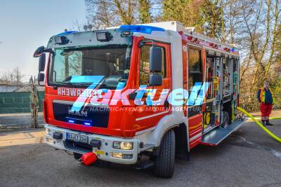 Feuer in Firmengebäude in Ettlingen: Obergeschoss komplett ausgebrannt - Heftige Brandeinwirkung - Löschwasser gefriert