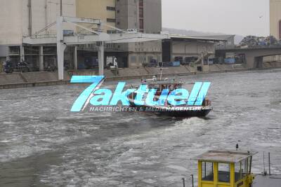 Fahrt mit dem Eisbrecher durch den Stuttgarter Hafen