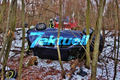 Verkehrsunfall Pkw auf Dach L1147 Richtung Oberberken