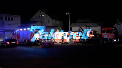 Feuer in einem Messi-Haus, junge vermisste Bewohnerin konnte nur noch tot geborgen werden. Erschwerte Löscharbeiten für die Feuerwehr