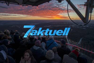 Fotoupdate: Sonnenaufgang auf dem Fernsehturm, der am WE 24h geöffnet hat