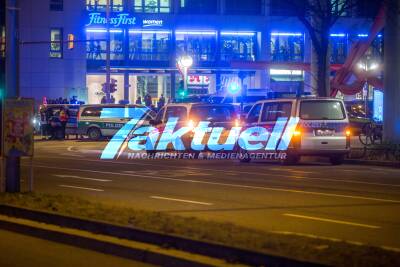 Amokalarm in Volkshochschule - Großaufgebot an Einsatzkräften am Rotebühlplatz - Fehlalarm einer heute eingebauten Warnanlage