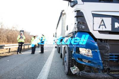 A81 Schwerer Verkehrsunfall - Ein PKW wird zwischen zwei LKW eingeklemmt