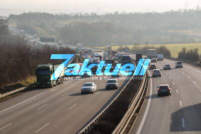 A81 Schwerer Verkehrsunfall - Ein PKW wird zwischen zwei LKW eingeklemmt