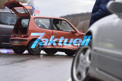 Unfall bei Eisglätte auf K 1050 mit 4 Fahrzeugen und drei verletzten Personen