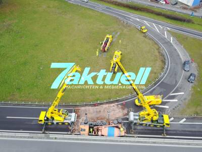Spektakulärer Unfall auf der A5 bei Karlsruhe: Betonmischer kippt aufgrund überhöhter Geschwindigkeit um - Fahrer wird verletzt - Benzin läuft aus - Bergung des Sattelzuges