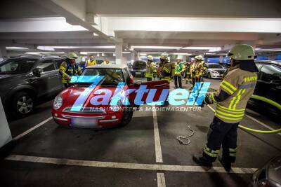 Mini qualmt im Parkhaus vom Activity Freizeit Sportclub - Feuerwehr rückt an