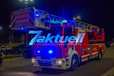 Feuer im Porsche-Zentrum Mannheim: Fahrzeugbrand in Gebäudewerkstatt greift über - Feuerwehr im Großeinsatz - Starke Rauchentwicklung - 2,1 Mio. Schaden