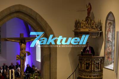 Staatssekretärin Friedlinde Gurr-Hirsch und Landesbischof D. Frank O. July zu Besuch bei der Wiedereinweihung der Jakobus-Stadtkirche Brackenheim