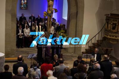 Staatssekretärin Friedlinde Gurr-Hirsch und Landesbischof D. Frank O. July zu Besuch bei der Wiedereinweihung der Jakobus-Stadtkirche Brackenheim