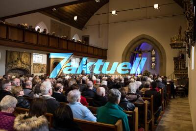 Staatssekretärin Friedlinde Gurr-Hirsch und Landesbischof D. Frank O. July zu Besuch bei der Wiedereinweihung der Jakobus-Stadtkirche Brackenheim